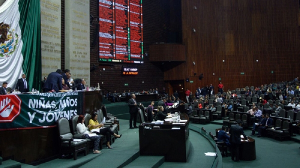 Diputados morenistas aprobaron leyes secundarias de la Reforma Educativa. 