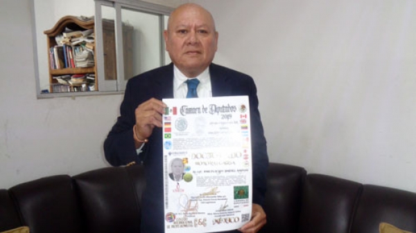 José Plácido Jiménez  Amigón recibió el Doctorado Honoris Causa por la Cámara de  Diputados