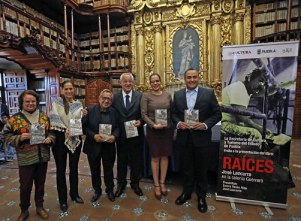 El mandatario estatal acudió a la presentación del libro Raíces: José Lazcarro en la Colonia Guerrero.