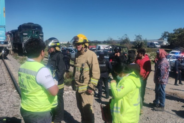 Atiende Salud choque de tren en Esperanza; hay 11 heridos