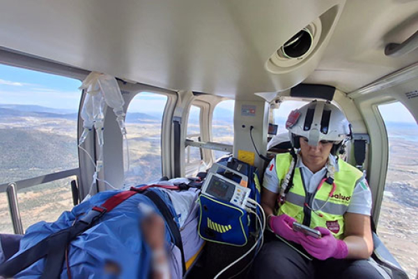 Mujer embarazada en estado delicado es trasladada