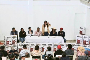 Refrenda Ang&eacute;lica Alvarado compromiso con productores