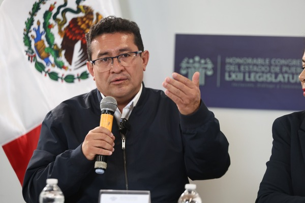 Marcos Castro al frente de la Mesa Directiva del Congreso