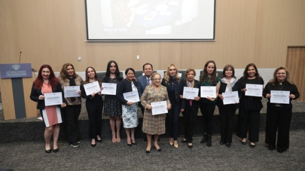 El Congreso de Puebla hace homenaje a mujeres periodistas