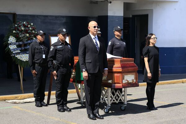 Rinden honores a policía estatal fallecido