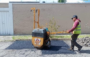 &quot;Bacheando Puebla&quot; mejora permanente vialidades