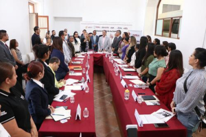 Puebla fomenta prevención de maternidad temprana