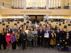 Alejandro Armenta entrega Paquete Económico 2026