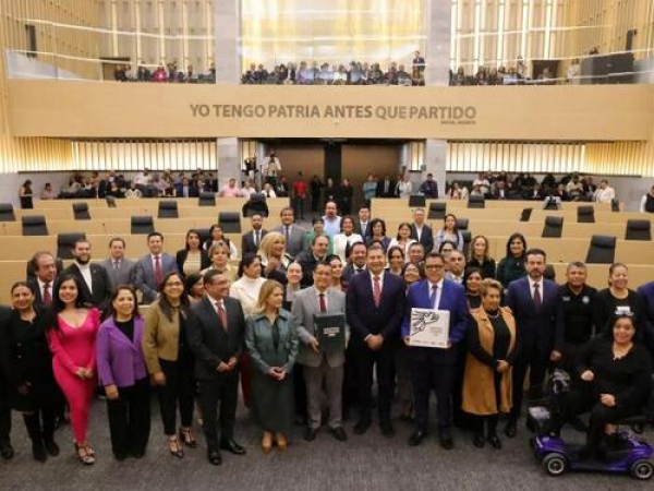 Alejandro Armenta entrega Paquete Económico 2026
