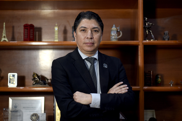 Investigador BUAP ingresa a la AMC