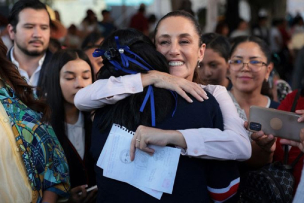 Niños y adolescentes de Celaya recibieron sus becas
