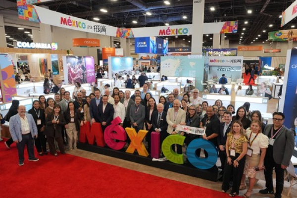 Puebla oferta su turismo en IMEX America 2026