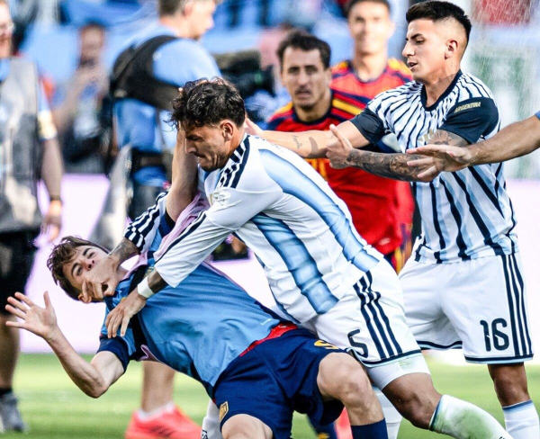 FIFA sanciona a jugadores de Argentina