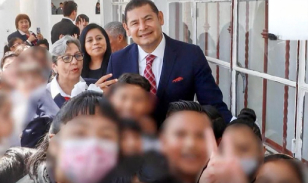 El gobernador de Puebla visitó su alma máter
