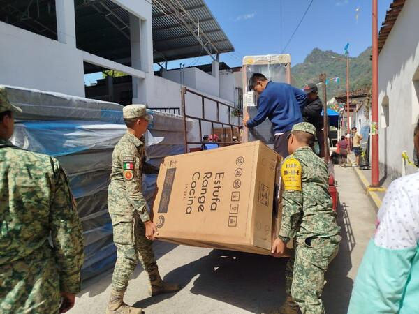 Entregan apoyos a damnificados por Tormenta Jerry