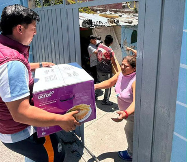 Entrega de enseres a familias afectadas: Pepe Chedraui