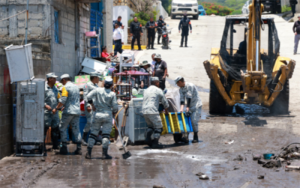 Familias afectadas por las lluvias reciben víveres