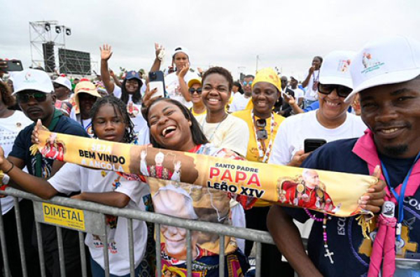 No apaguen las aspiraciones de los jóvenes angoleños: León XIV
