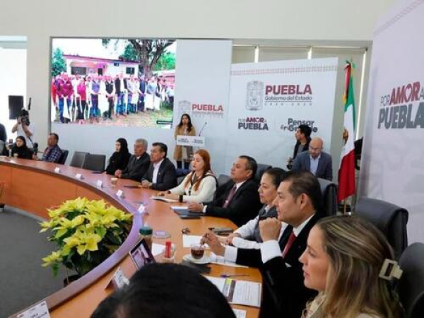 Puebla implementa m&aacute;s de 5 mil obras comunitarias