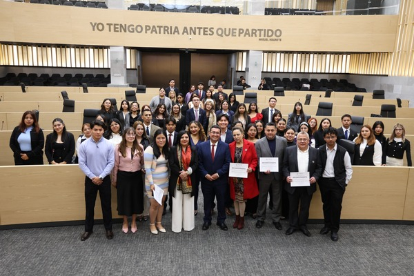 Reciben a estudiantes del programa &ldquo;Diputado por un D&iacute;a&rdquo;.