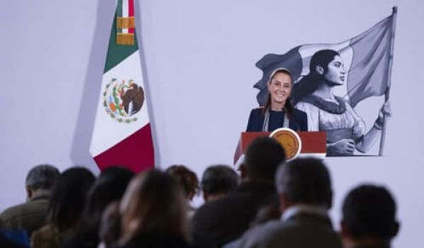 Sheinbaum anuncia regulación de celulares en escuelas