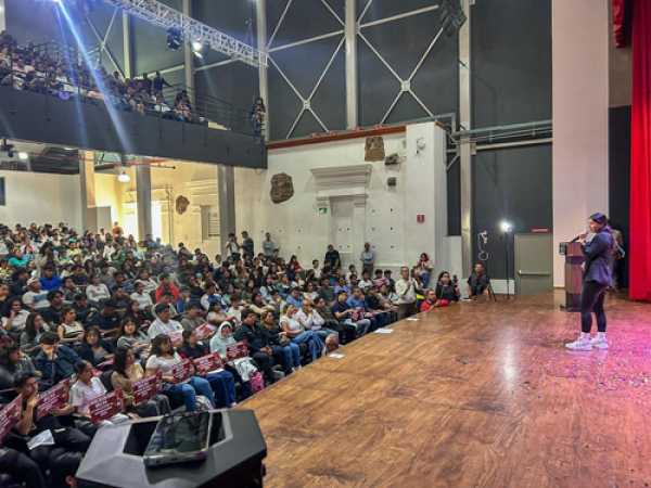 Se entregaron becas en el COBAEP plantel 21