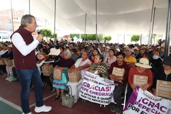 “Alimentación Imparable” entrega despensas en San Miguel Canoa
