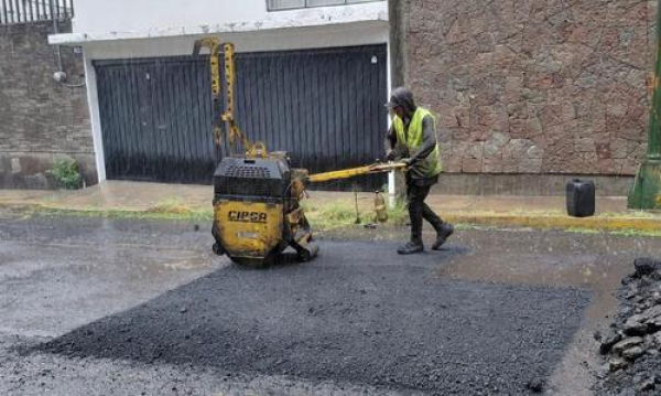&quot;Bacheando Puebla&quot; avanza en bulevares y avenidas primarias