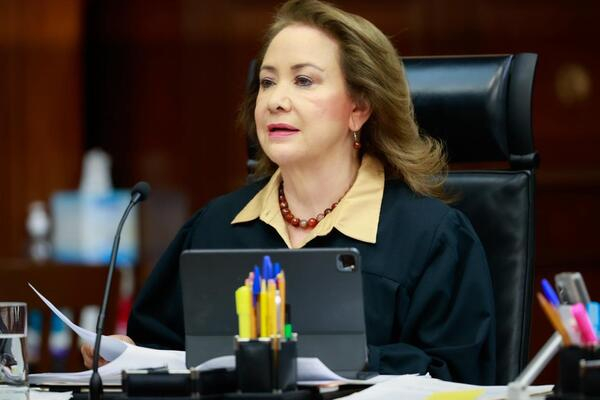 Garantizar ahorro de las personas es vital: Esquivel
