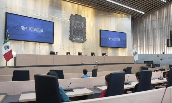 Congreso honra a la infancia en su día