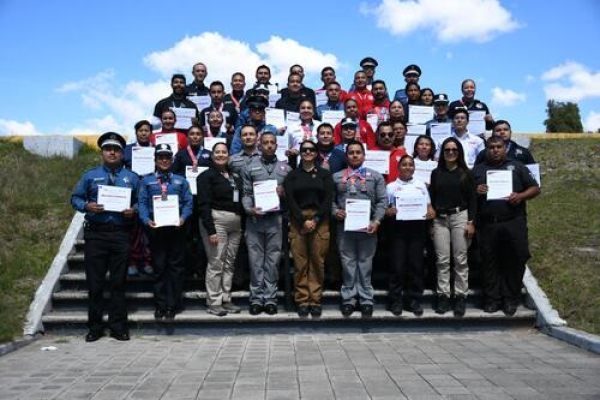Premian a ganadores de Juegos de Policías y Bomberos 2026