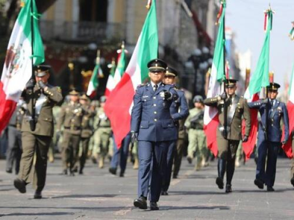 Con desfile cívico-militar, Puebla conmemora Revolución Mexicana