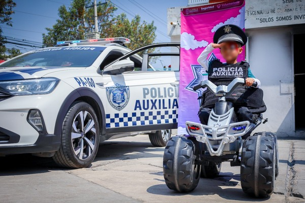 Policía Auxiliar festeja a niñas y niños