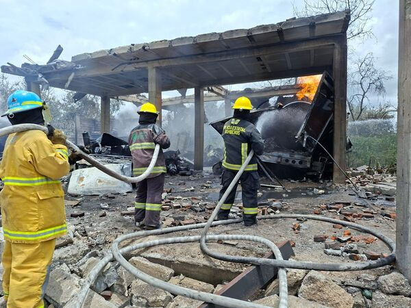 Combate contra el fuego continúa en Tepeaca