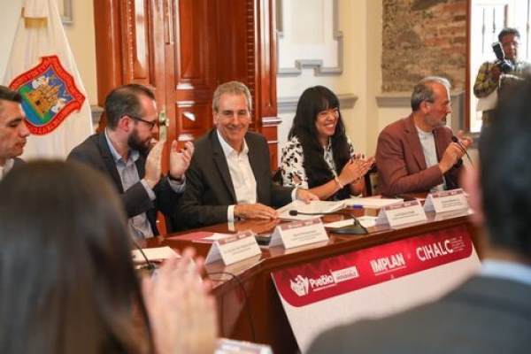 Pepe Chedraui se reune con miembros de CIHALC