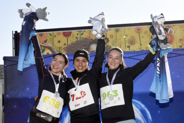 Conmemoran 75 aniversario de la FCFM