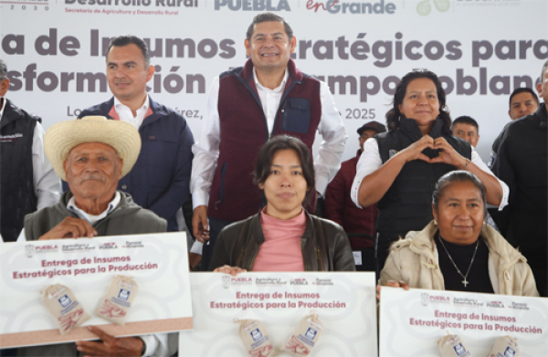 Productores del campo reciben insumos de más de 11 mdp