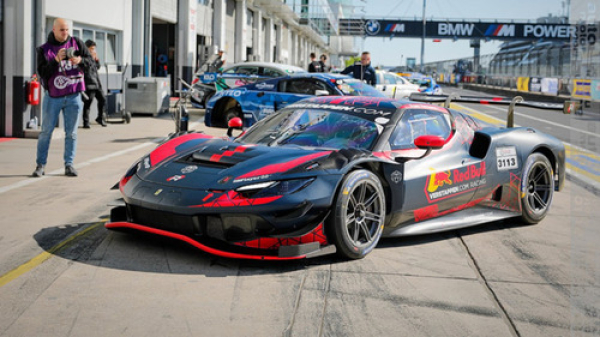 Ferrari 296 GT3 de Red Bull 