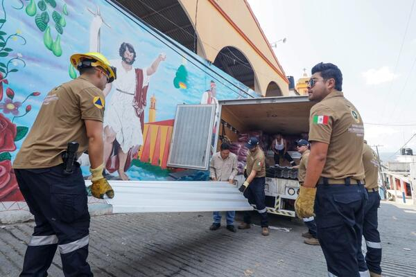 Pantepec recibe apoyos tras fuertes lluvias