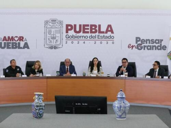 Puebla mejora viviendas de policías