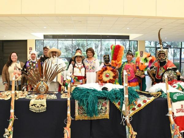 Expo "Puntadas de Tradici&oacute;n&rdquo; en la UTH