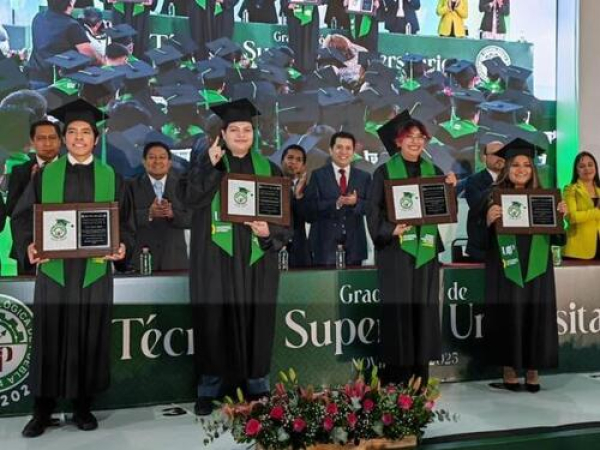 Celebra UTP graduación mil 435 estudiantes