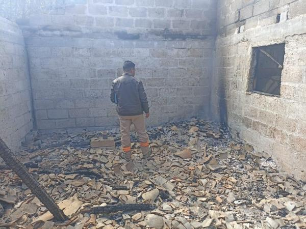 Entrega apoyos a afectados por incendio en Coyomeapan