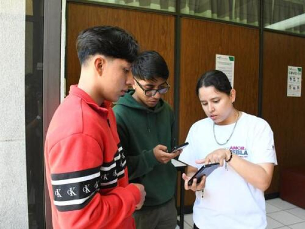 Estudiantes de la UTH obtienen Becas de Conectividad