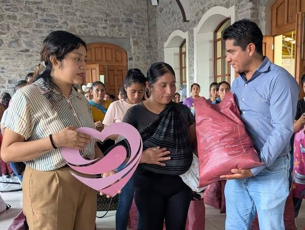 SEDIF entrega apoyos en microrregión de Ajalpan