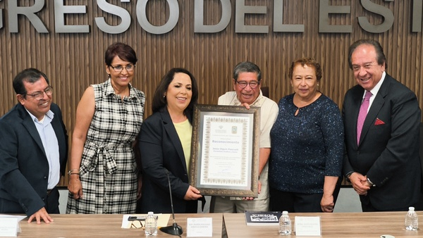 Congreso reconoce al fotoperiodista Jesús Olguín