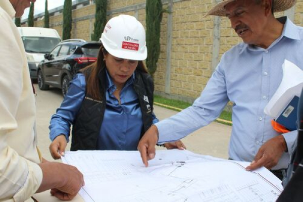 Continúan las obras en colector pluvial del CMERI de SMDIF