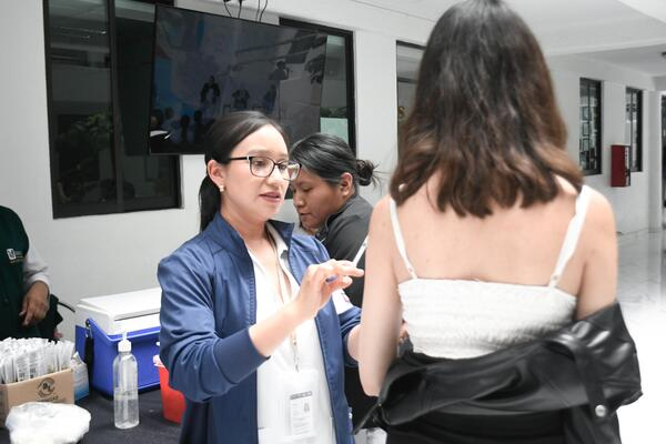 Aplican vacunas contra sarampión en BUAP