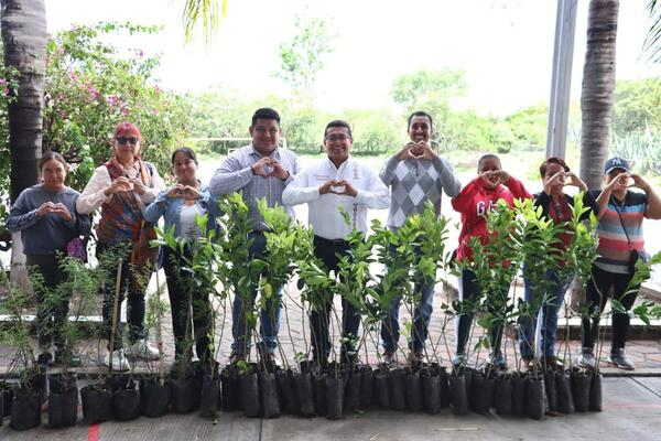 Pavel Gaspar encabeza reforestación en Epatlán y Chiautla