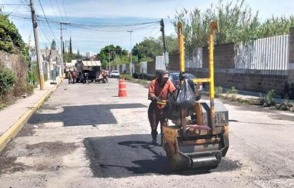 &quot;Bacheando Puebla&quot; llega a inmediaciones de hospitales